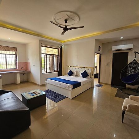 Elegance Resort Вриндавана Экстерьер фото