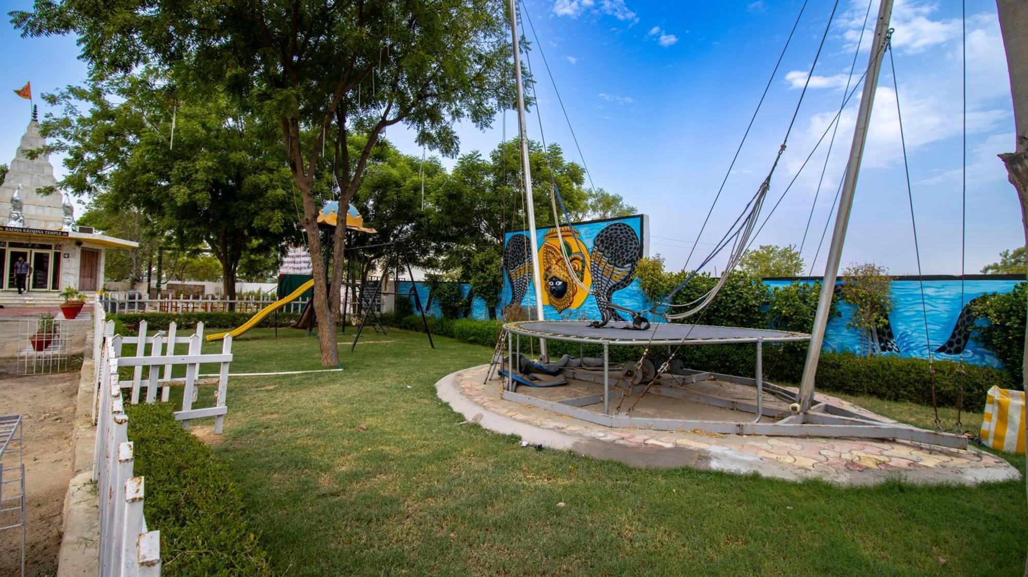 Elegance Resort Вриндавана Экстерьер фото