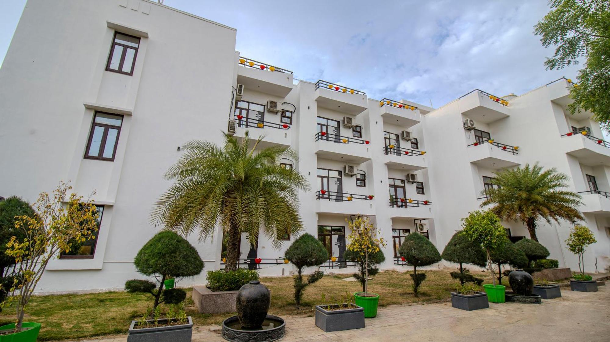 Elegance Resort Вриндавана Экстерьер фото