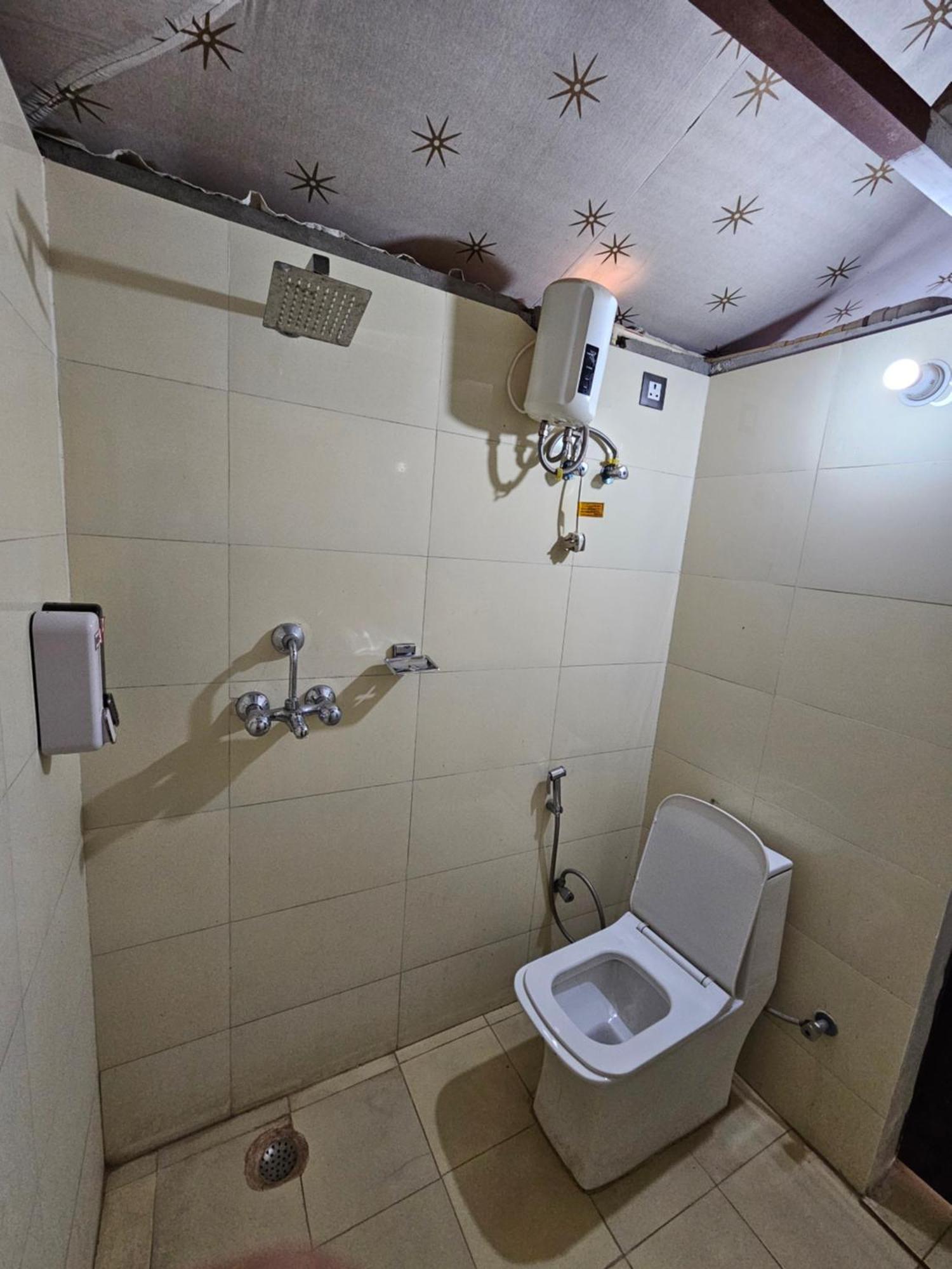 Elegance Resort Вриндавана Экстерьер фото