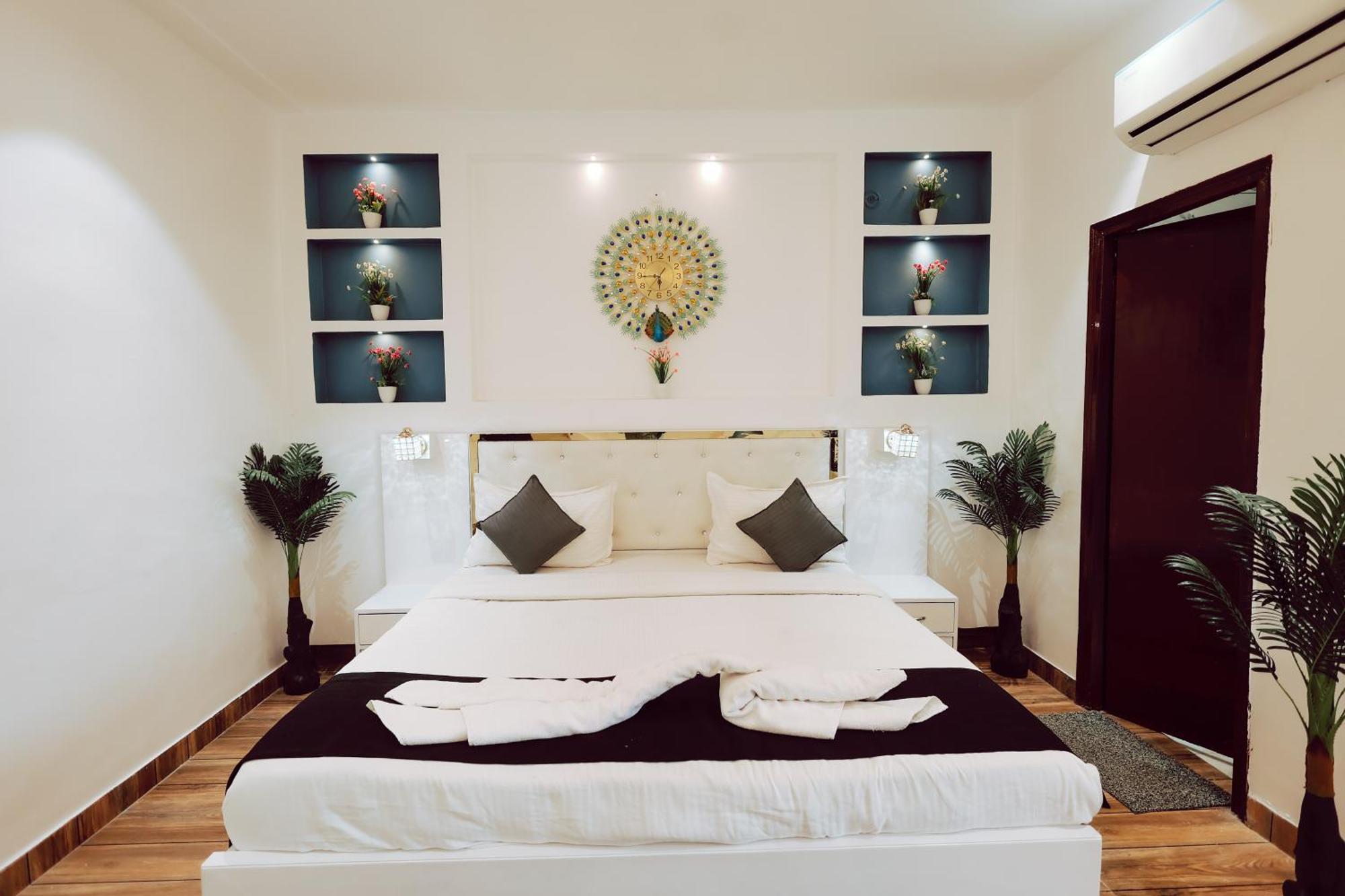 Elegance Resort Вриндавана Экстерьер фото